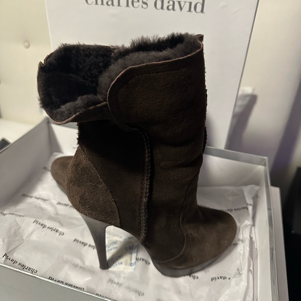 Brown boots gently used